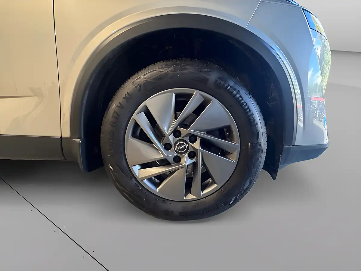 Used 2022 Nissan Qashqai Acenta Premium Silver - Interior and Exterior details 9