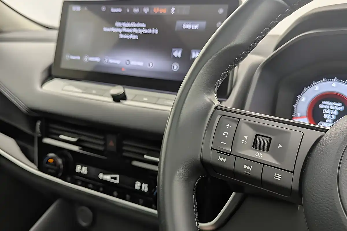 Used 2022 Nissan Qashqai N-Connecta Black - Interior and Exterior details 12