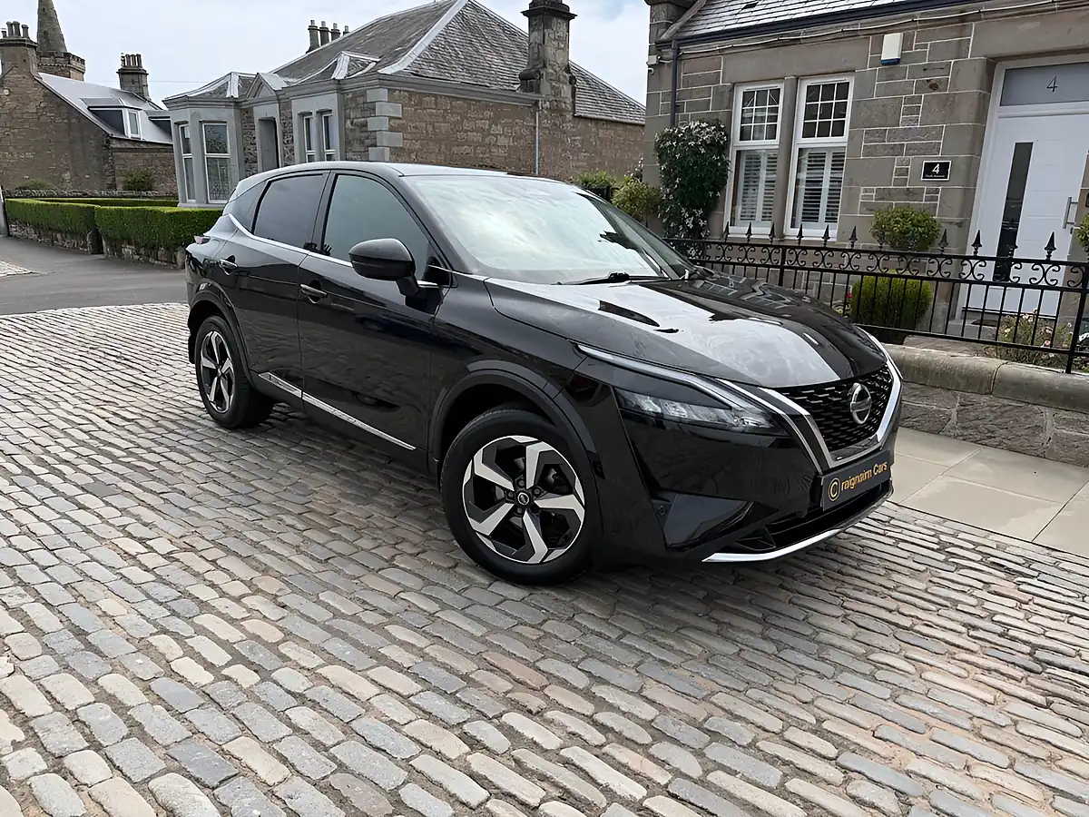 Used 2022 Nissan Qashqai N-Connecta Black - Front View