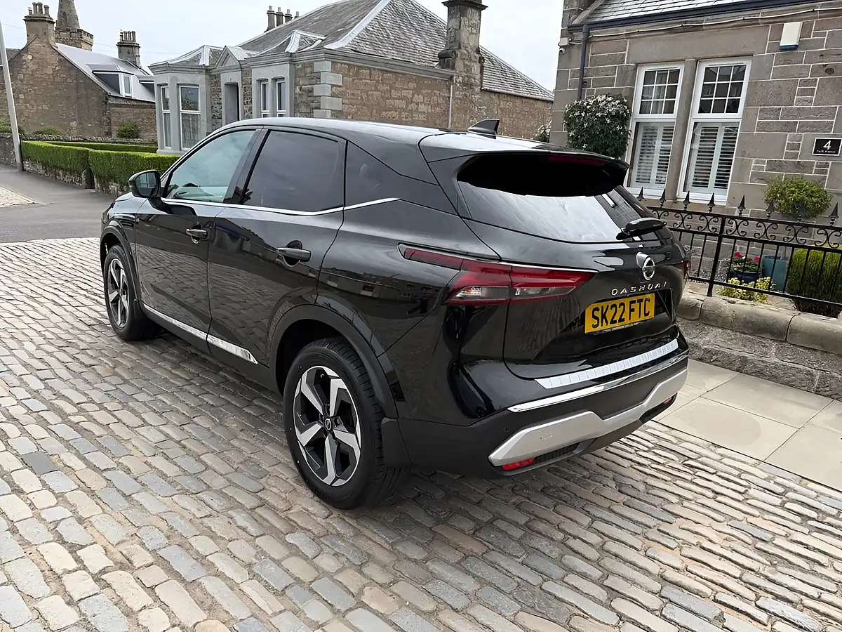 Used 2022 Nissan Qashqai N-Connecta Black - Interior and Exterior details 11