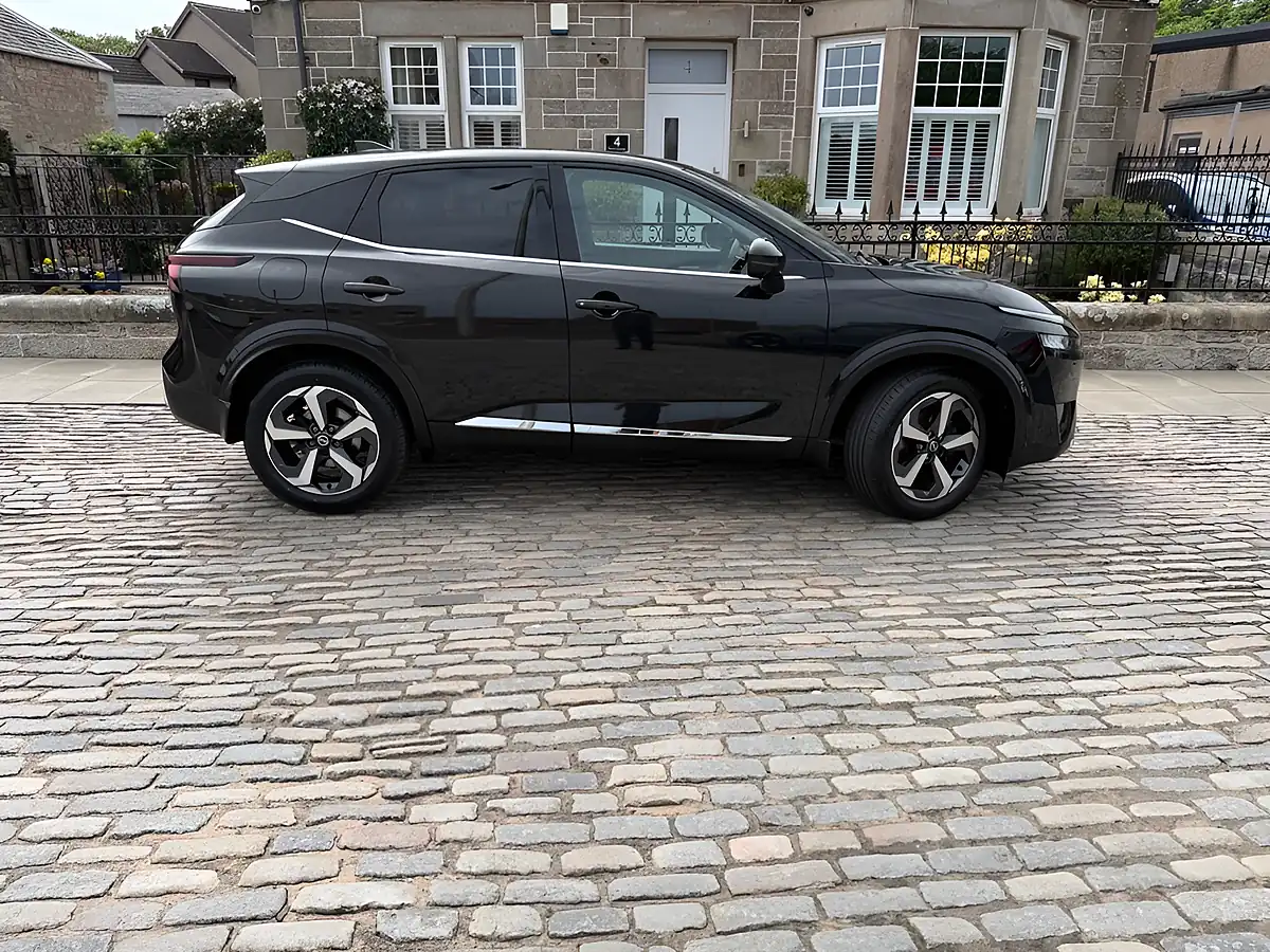 Used 2022 Nissan Qashqai N-Connecta Black - Interior and Exterior details 14