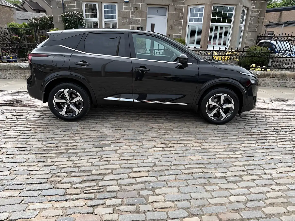 Used 2022 Nissan Qashqai N-Connecta Black - Interior and Exterior details 4
