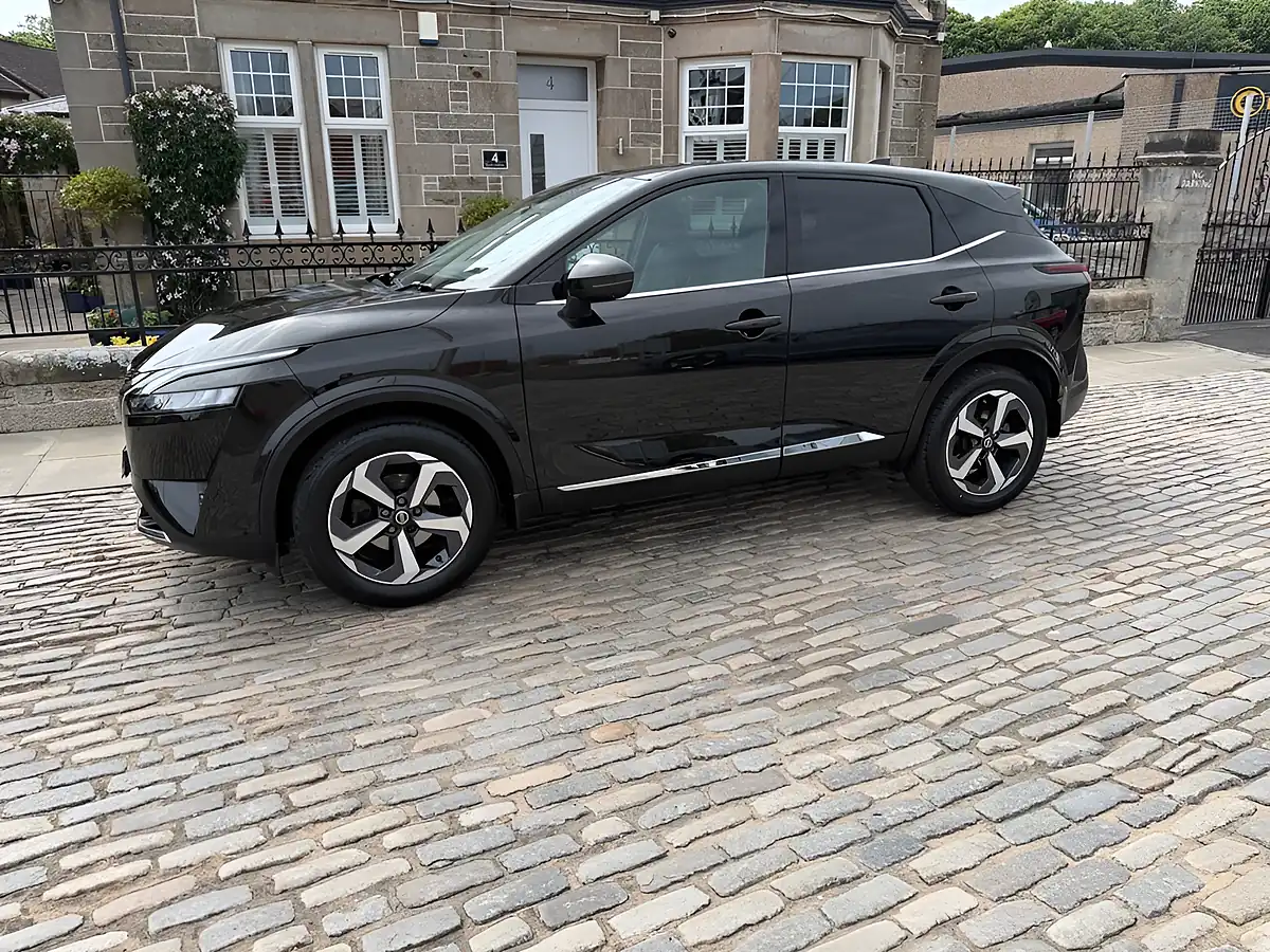 Used 2022 Nissan Qashqai N-Connecta Black - Interior and Exterior details 6