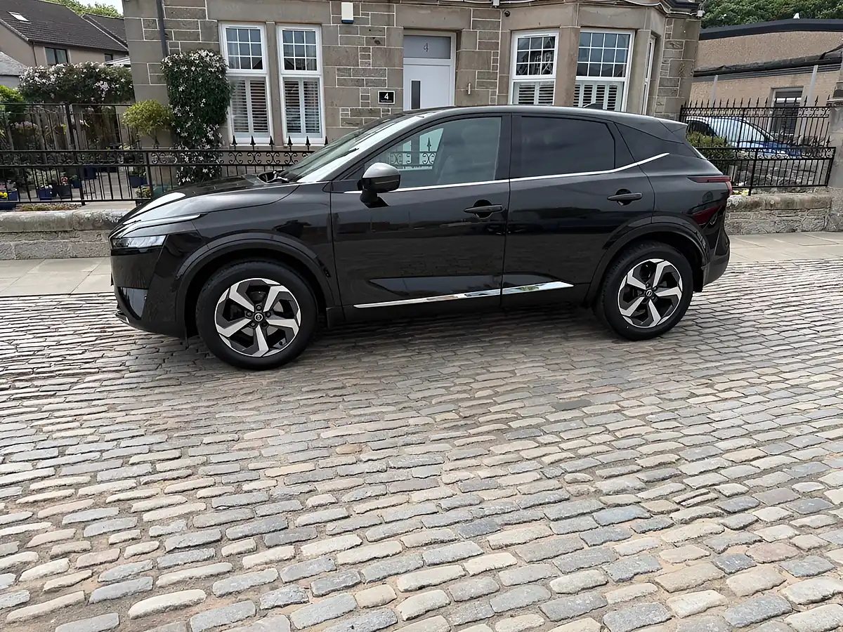 Used 2022 Nissan Qashqai N-Connecta Black - Interior and Exterior details 8