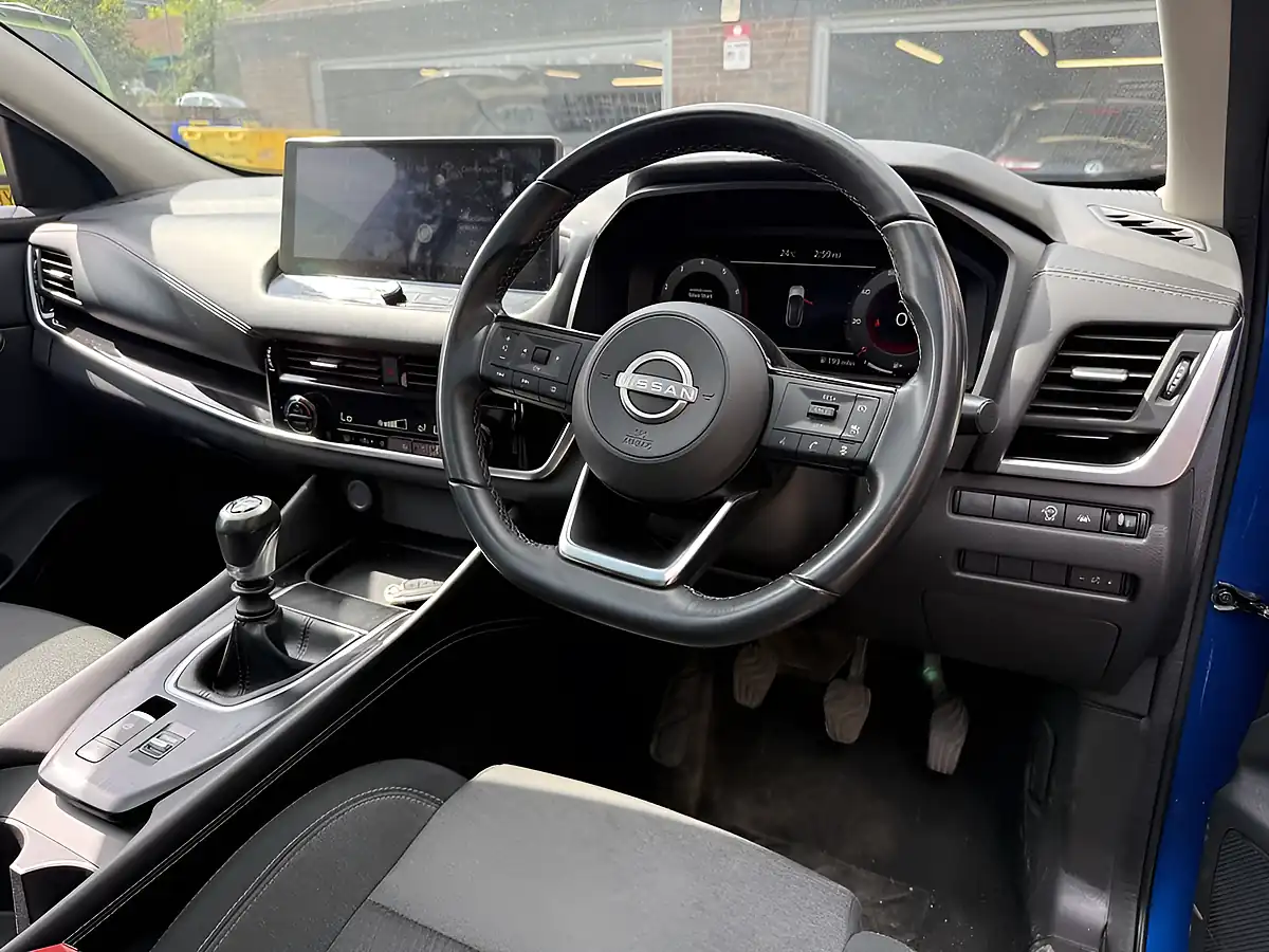 Used 2022 Nissan Qashqai N-Connecta Blue - Interior and Exterior details 10