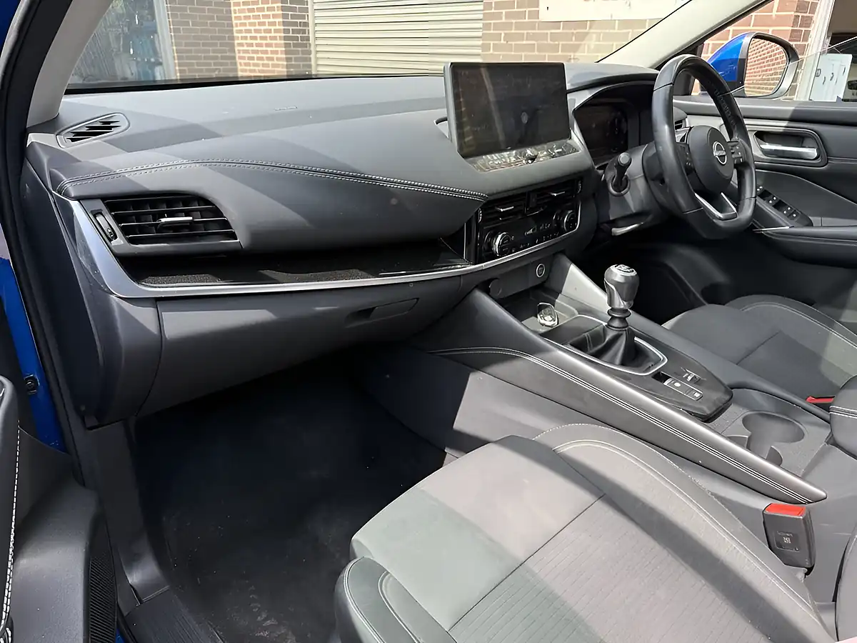 Used 2022 Nissan Qashqai N-Connecta Blue - Interior and Exterior details 12