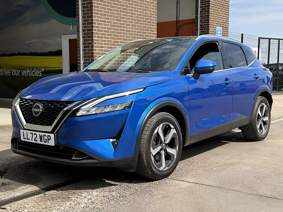 Used 2022 Nissan Qashqai N-Connecta Blue - Interior and Exterior details 3