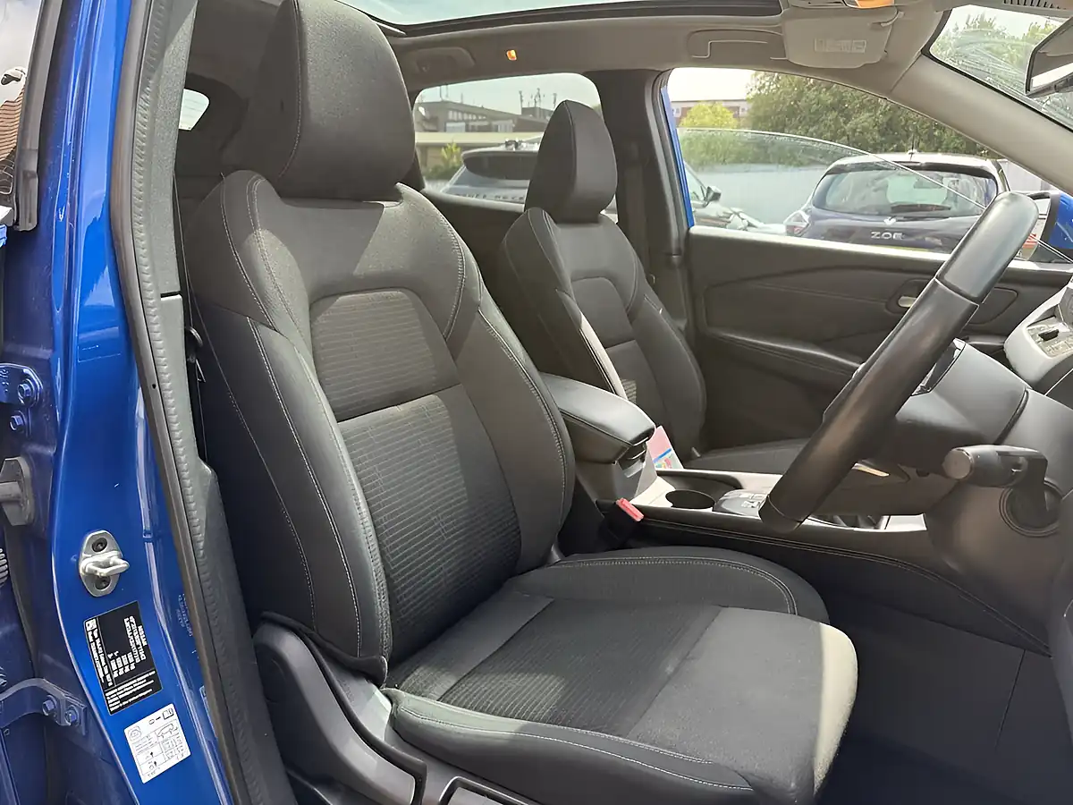 Used 2022 Nissan Qashqai N-Connecta Blue - Interior and Exterior details 9