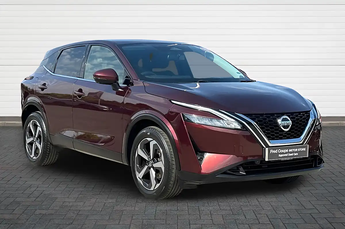 Used 2022 Nissan Qashqai N-Connecta Burgundy - Front View