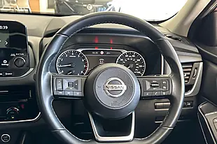 Used 2022 Nissan Qashqai N-Connecta Burgundy - Interior and Exterior details 10