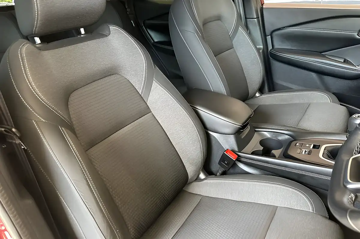 Used 2022 Nissan Qashqai N-Connecta Burgundy - Interior and Exterior details 18