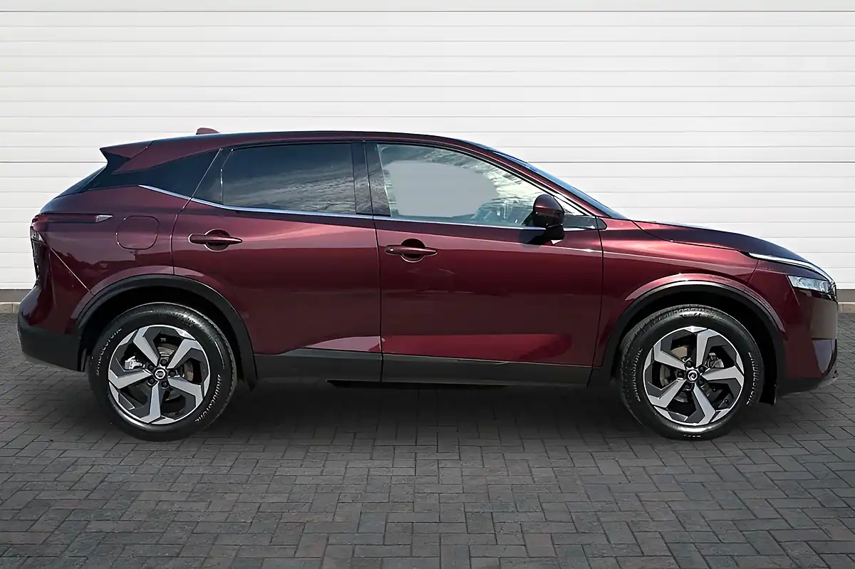 Used 2022 Nissan Qashqai N-Connecta Burgundy - Interior and Exterior details 2