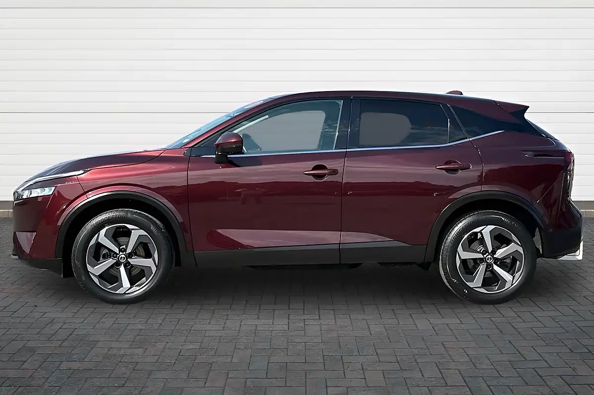 Used 2022 Nissan Qashqai N-Connecta Burgundy - Interior and Exterior details 6