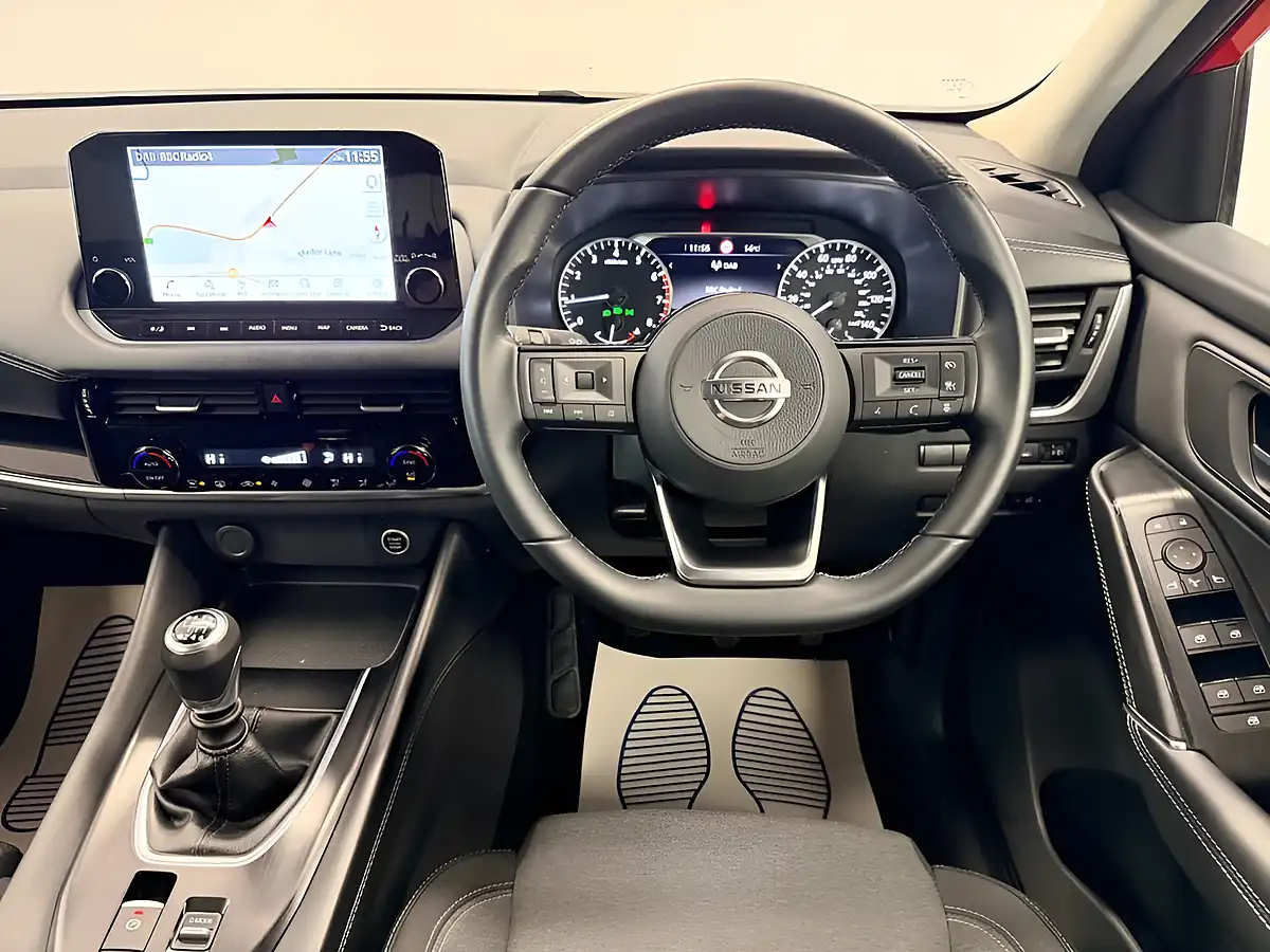 Used 2022 Nissan Qashqai N-Connecta Flame Red - Interior and Exterior details 10
