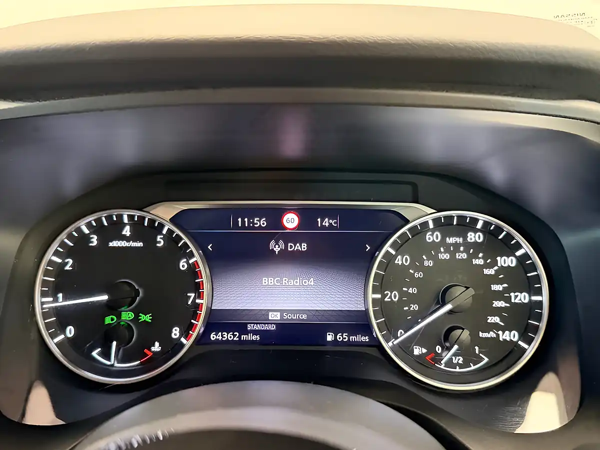 Used 2022 Nissan Qashqai N-Connecta Flame Red - Interior and Exterior details 11