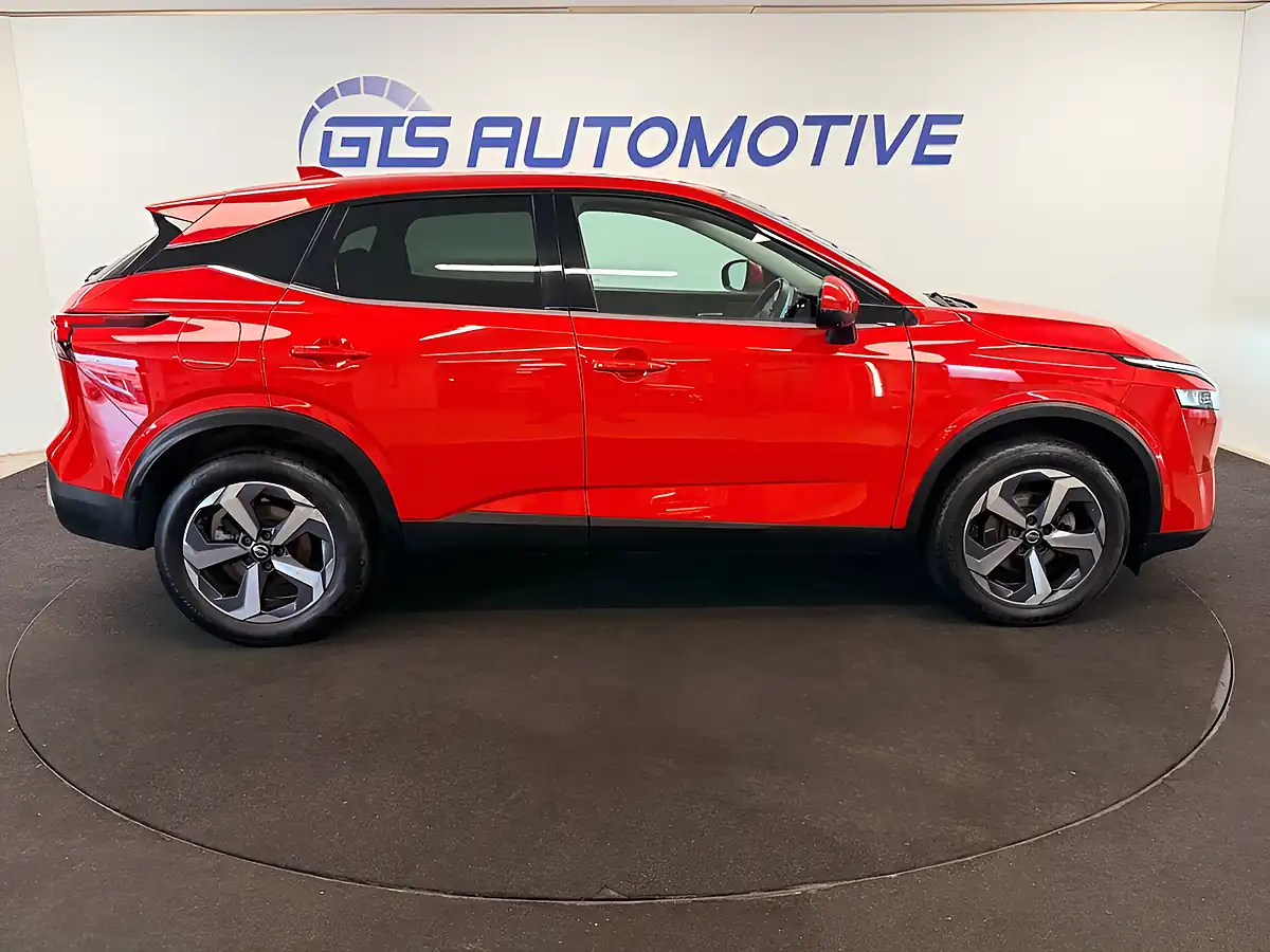 Used 2022 Nissan Qashqai N-Connecta Flame Red - Interior and Exterior details 5
