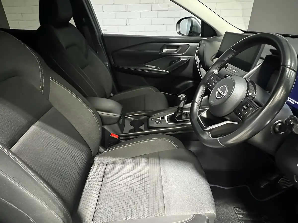 Used 2022 Nissan Qashqai N-Connecta Grey - Interior and Exterior details 6