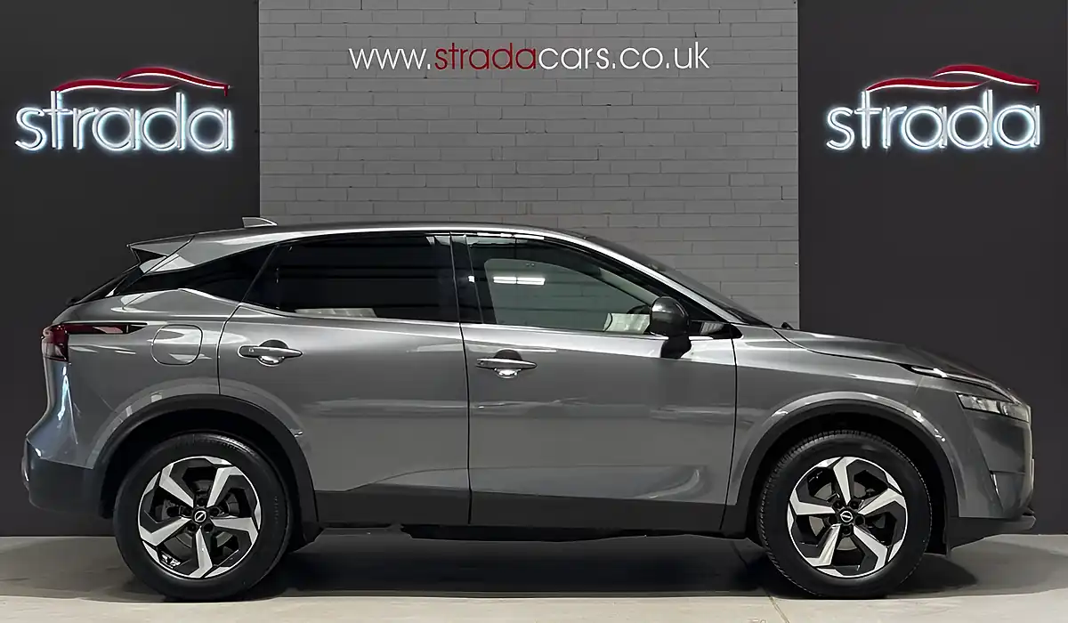 Used 2022 Nissan Qashqai N-Connecta Grey - Interior and Exterior details 9