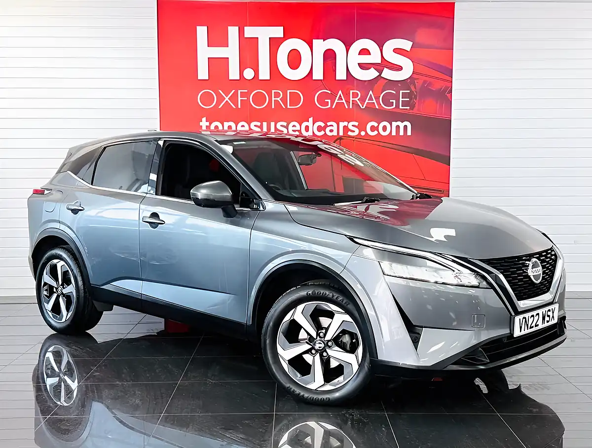 Used 2022 Nissan Qashqai N-Connecta Grey - Front View