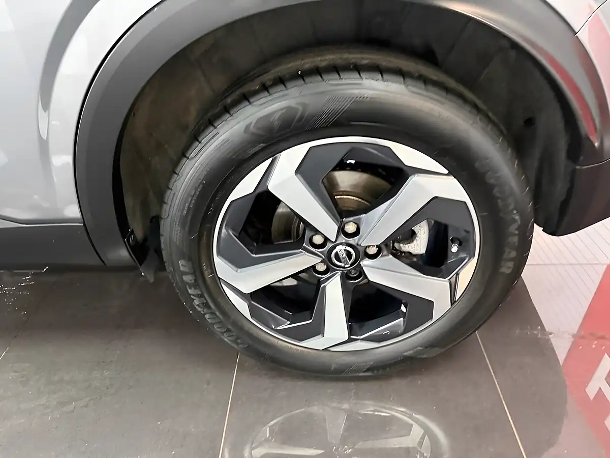 Used 2022 Nissan Qashqai N-Connecta Grey - Interior and Exterior details 10