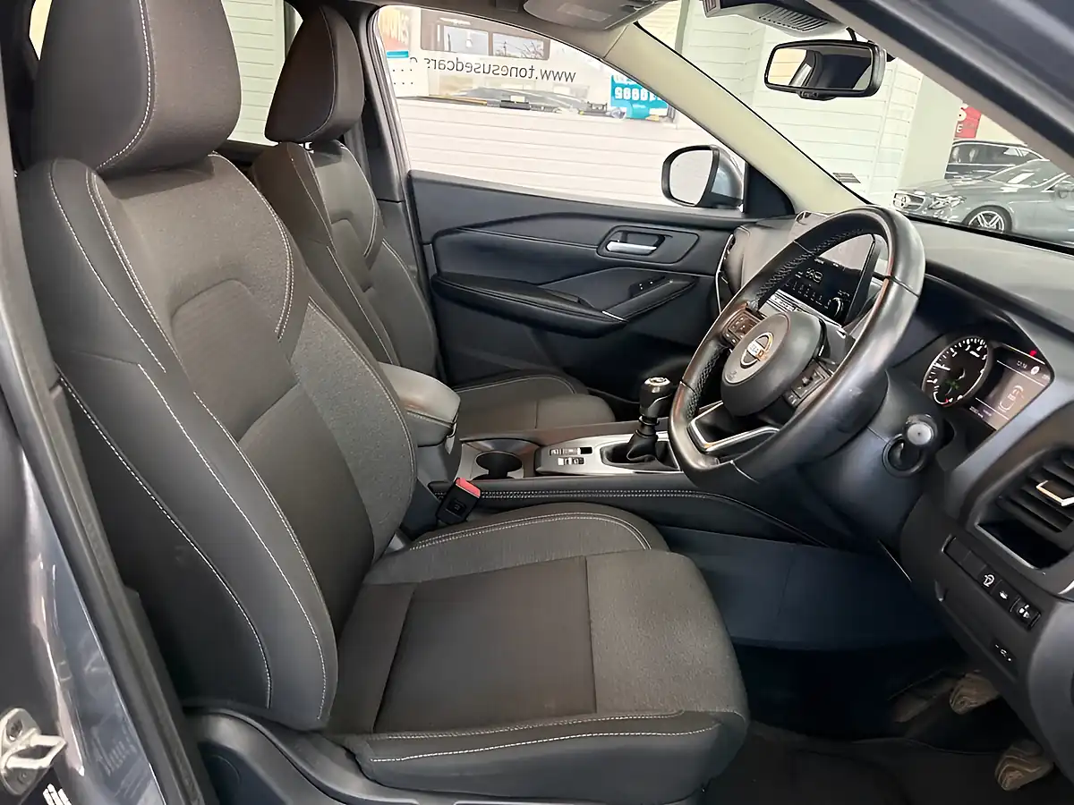 Used 2022 Nissan Qashqai N-Connecta Grey - Interior and Exterior details 14