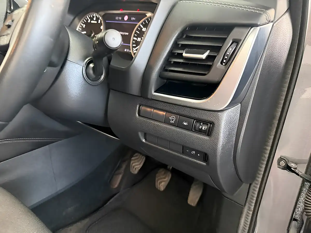 Used 2022 Nissan Qashqai N-Connecta Grey - Interior and Exterior details 15
