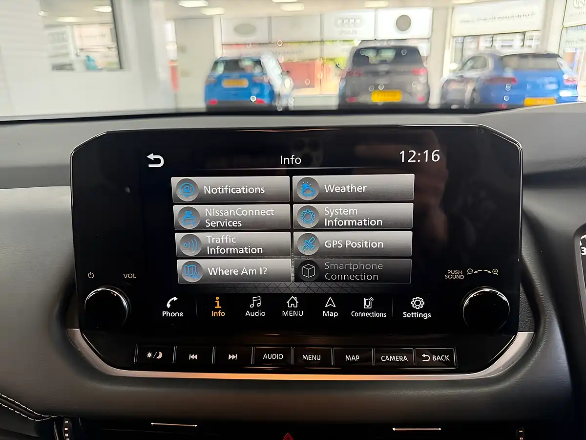 Used 2022 Nissan Qashqai N-Connecta Grey - Interior and Exterior details 17