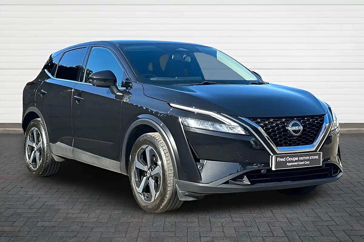 Used 2022 Nissan Qashqai N-Connecta Pearl Black - Front View