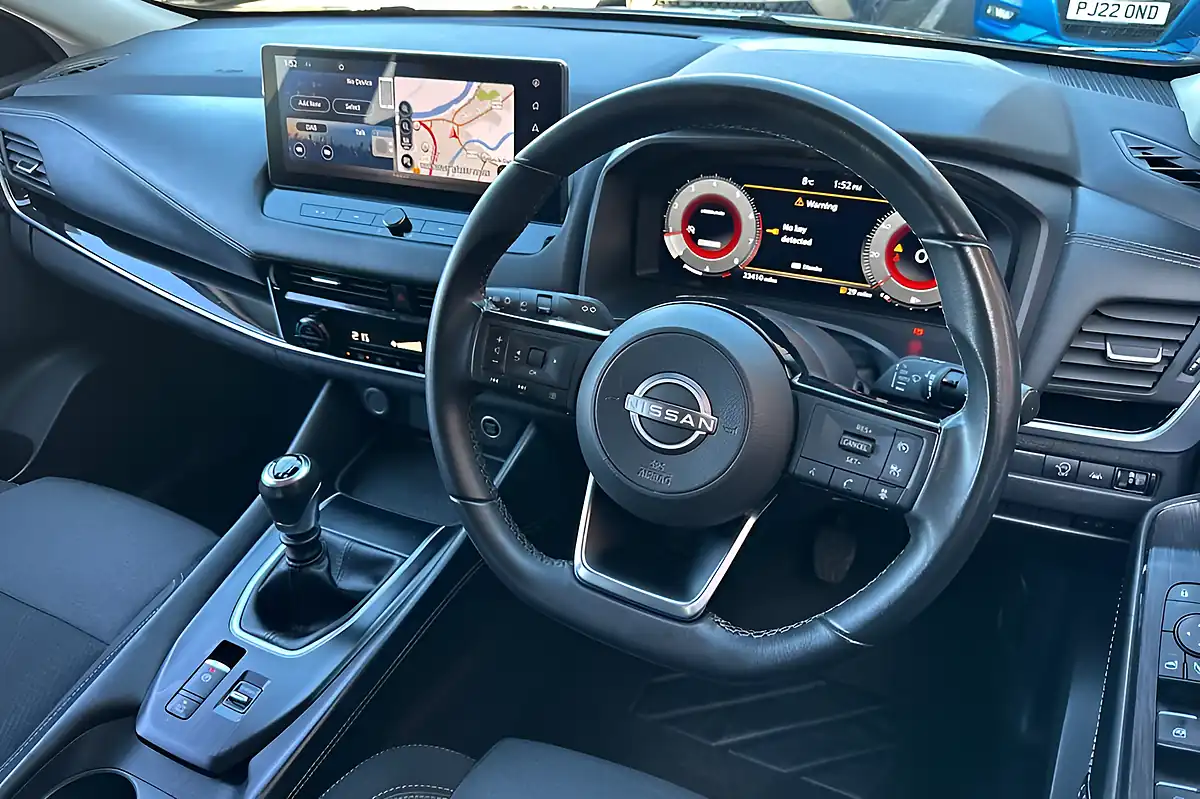 Used 2022 Nissan Qashqai N-Connecta Pearl Black - Interior and Exterior details 10