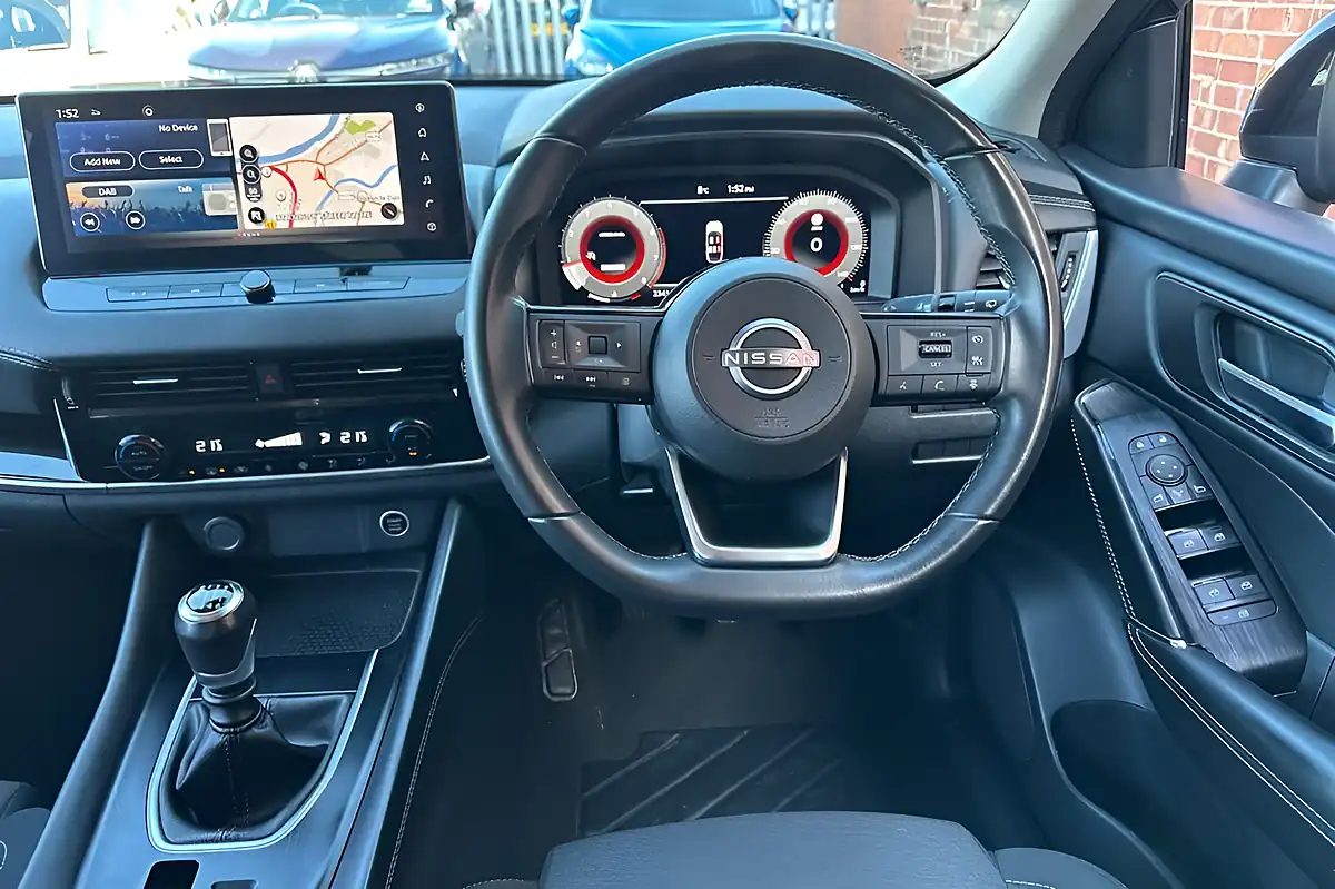 Used 2022 Nissan Qashqai N-Connecta Pearl Black - Interior and Exterior details 12