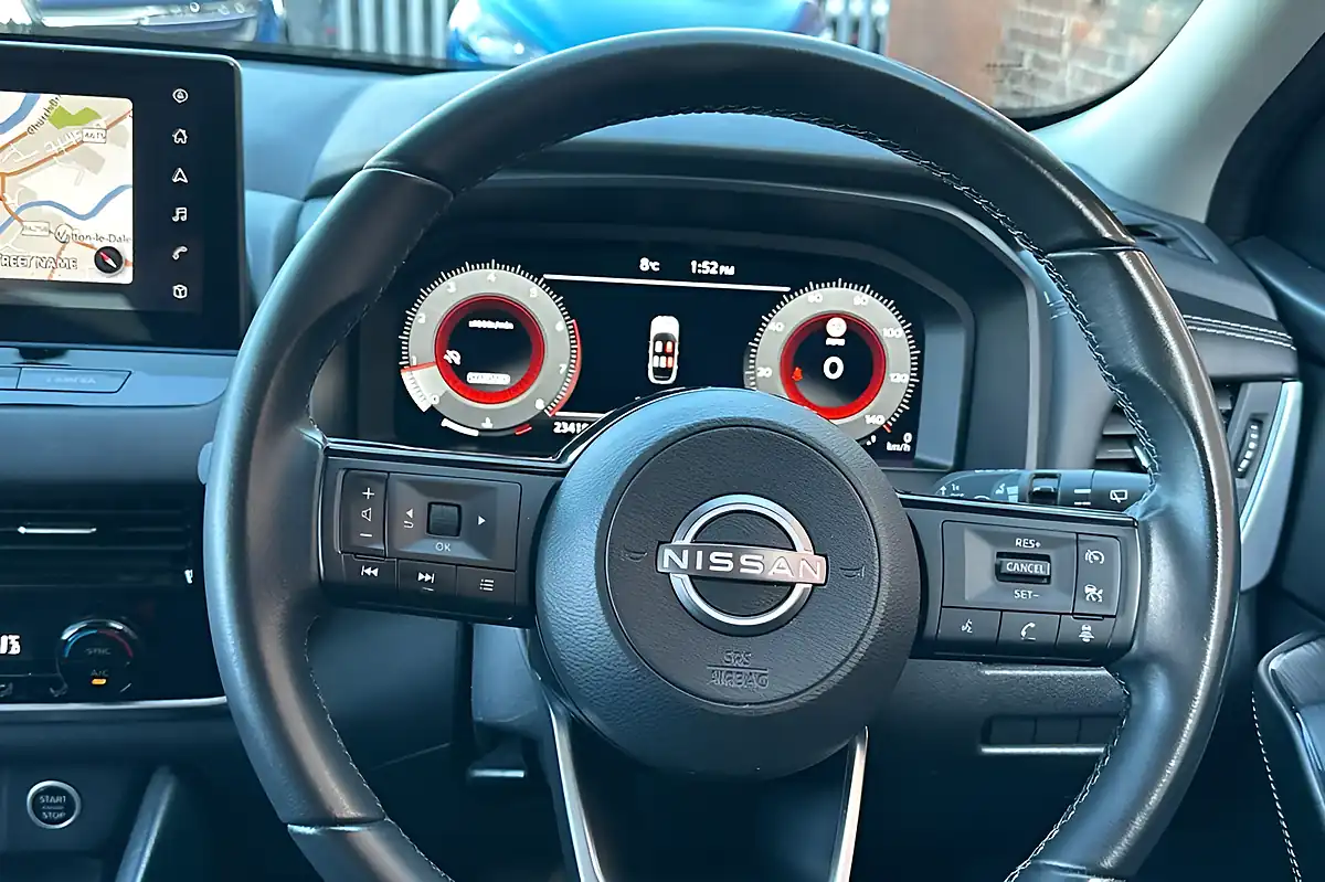 Used 2022 Nissan Qashqai N-Connecta Pearl Black - Interior and Exterior details 13
