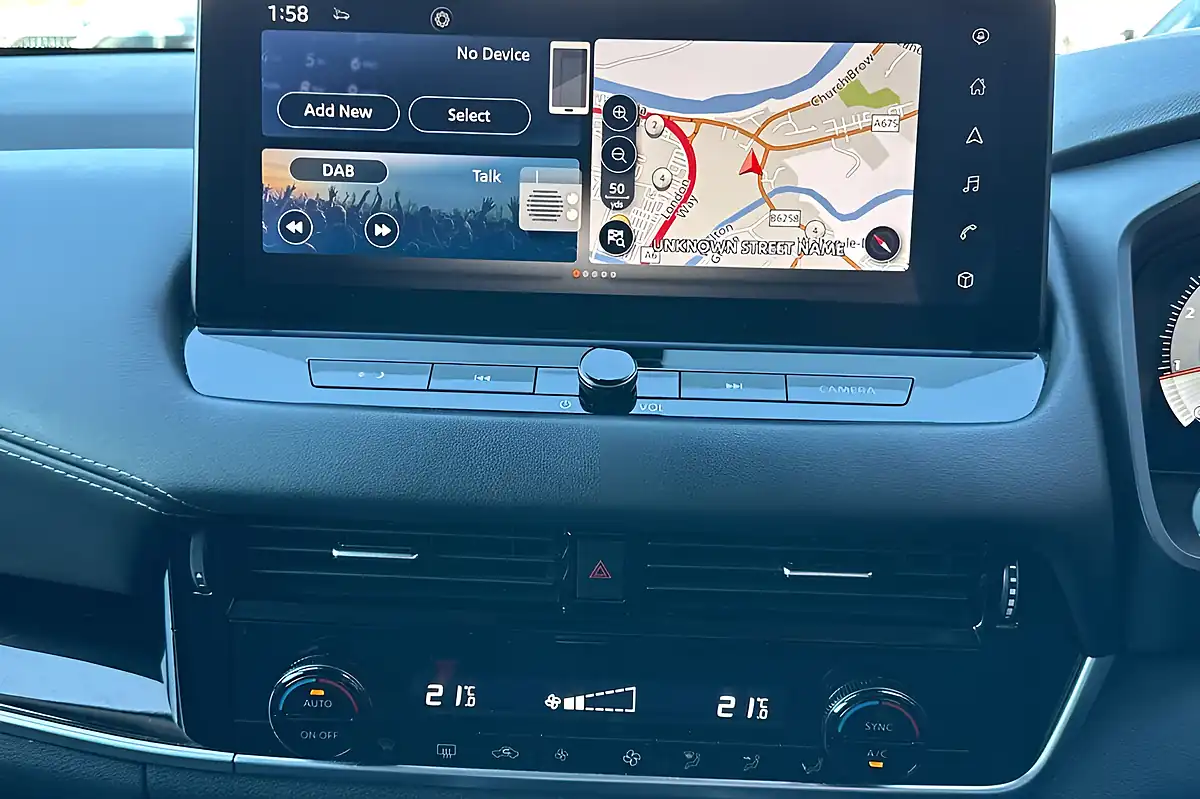 Used 2022 Nissan Qashqai N-Connecta Pearl Black - Interior and Exterior details 20