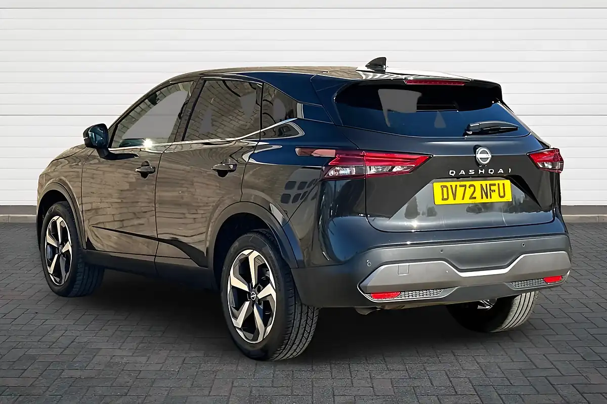 Used 2022 Nissan Qashqai N-Connecta Pearl Black - Interior and Exterior details 5