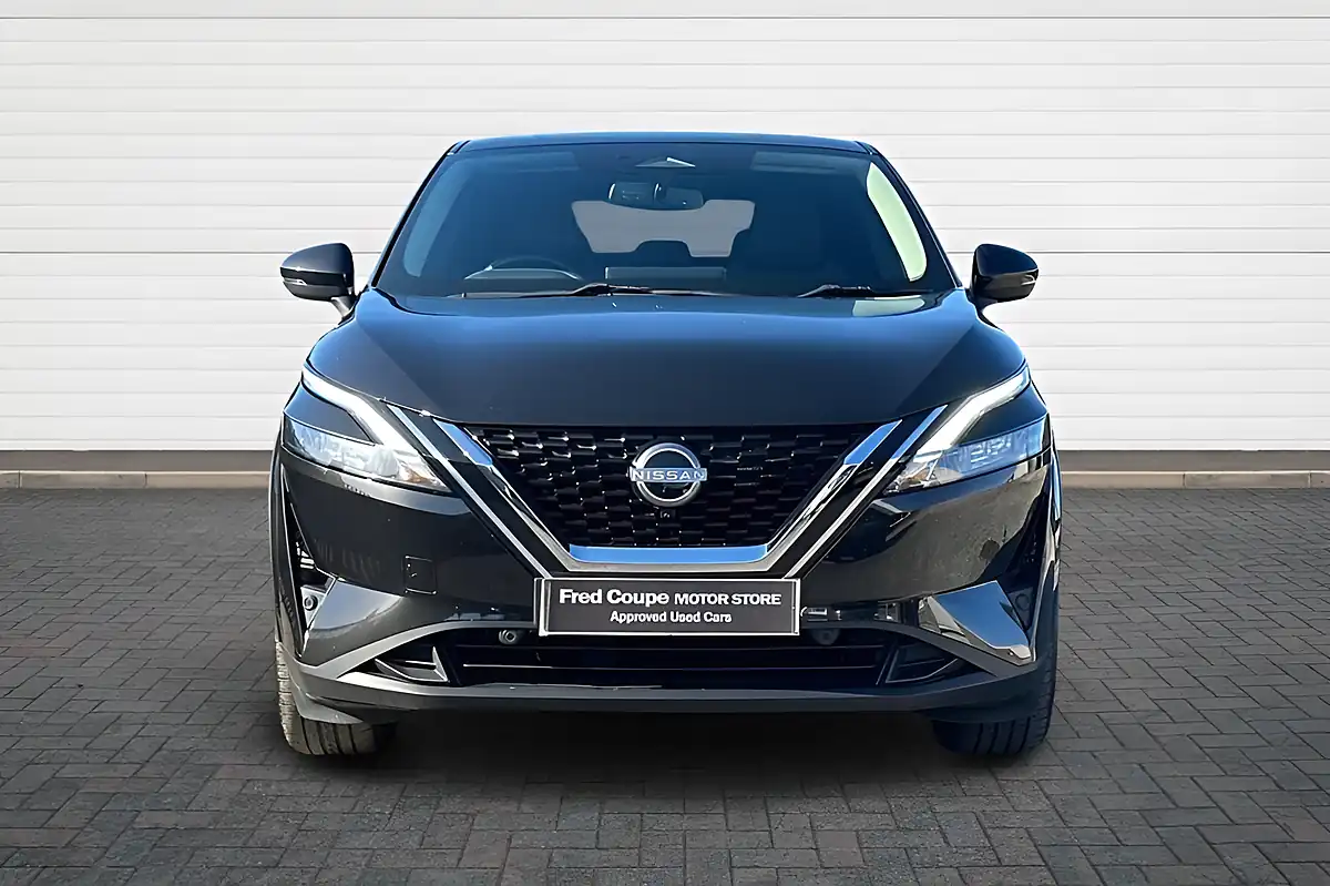 Used 2022 Nissan Qashqai N-Connecta Pearl Black - Interior and Exterior details 8