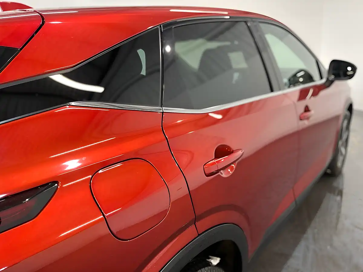 Used 2022 Nissan Qashqai N-Connecta Red - Interior and Exterior details 10