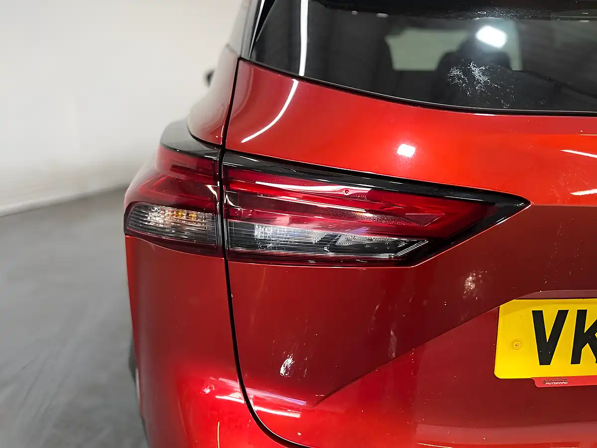 Used 2022 Nissan Qashqai N-Connecta Red - Interior and Exterior details 11