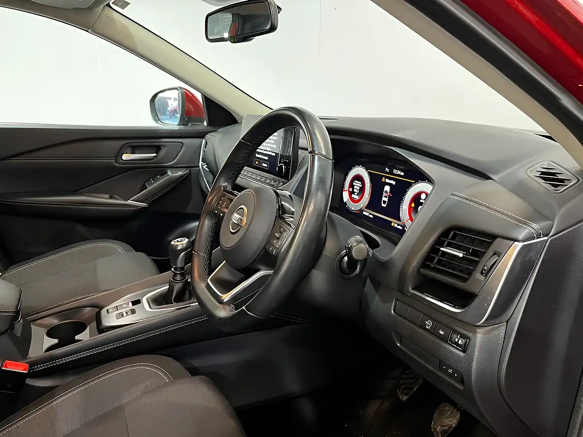 Used 2022 Nissan Qashqai N-Connecta Red - Interior and Exterior details 17