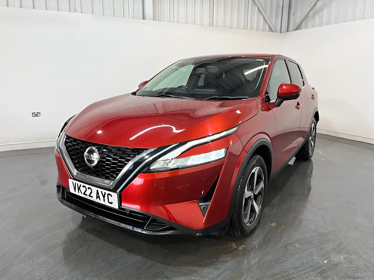 Used 2022 Nissan Qashqai N-Connecta Red - Interior and Exterior details 3