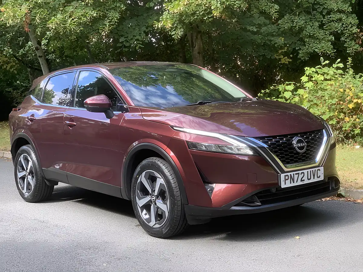 Used 2022 Nissan Qashqai N-Connecta Red - Front View