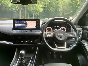 Used 2022 Nissan Qashqai N-Connecta Red - Interior and Exterior details 11