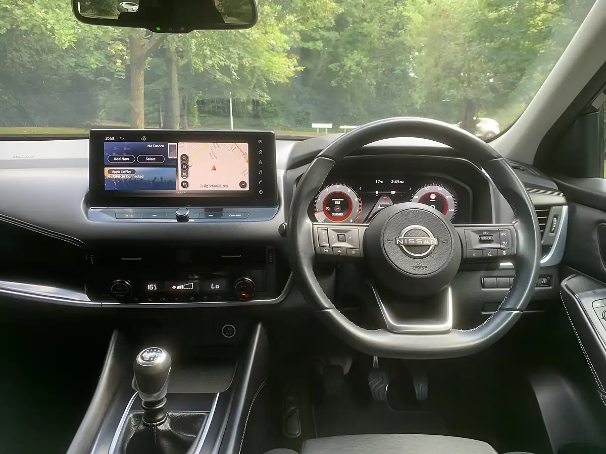 Used 2022 Nissan Qashqai N-Connecta Red - Interior and Exterior details 11