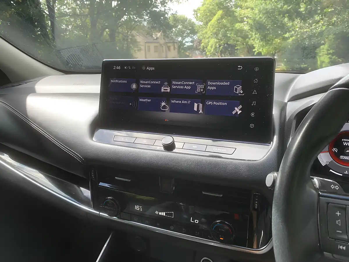 Used 2022 Nissan Qashqai N-Connecta Red - Interior and Exterior details 18