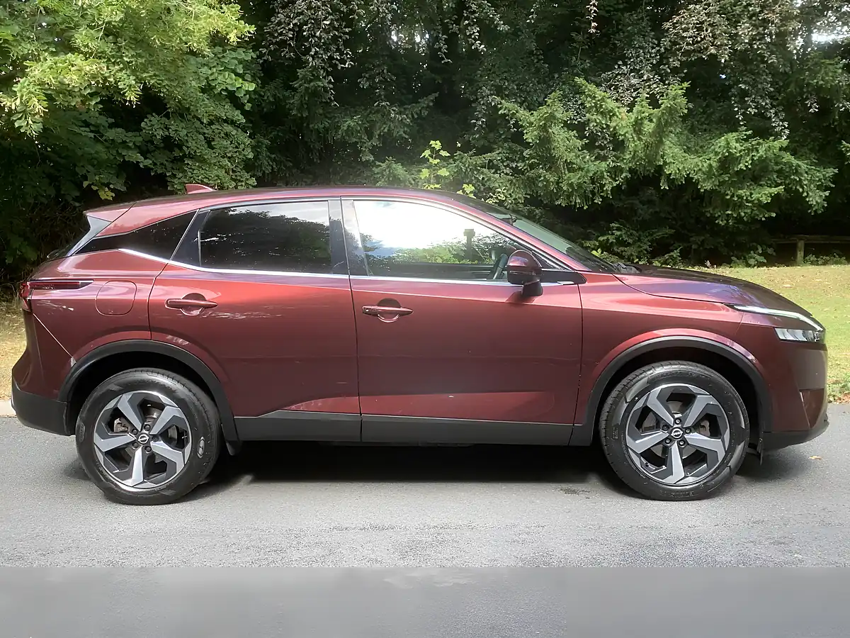 Used 2022 Nissan Qashqai N-Connecta Red - Interior and Exterior details 2