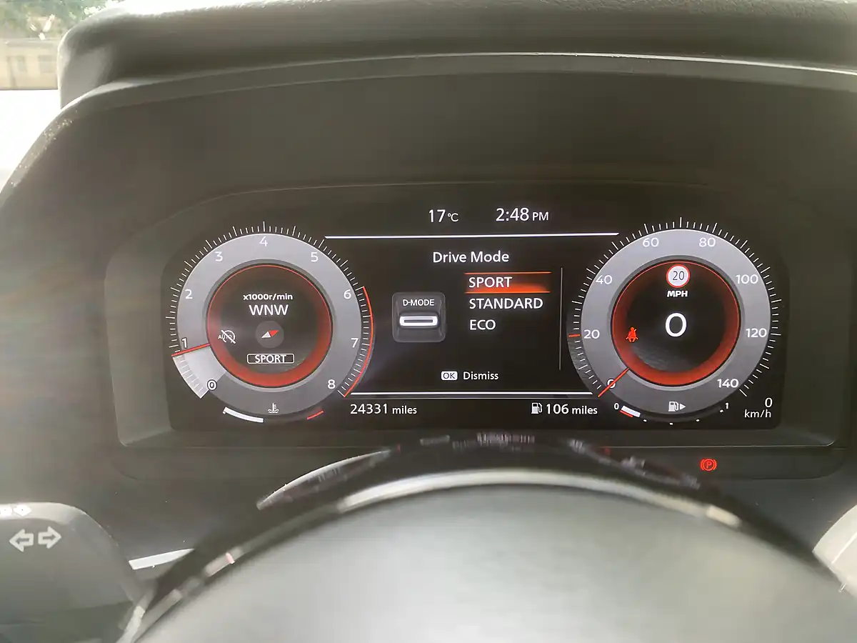 Used 2022 Nissan Qashqai N-Connecta Red - Interior and Exterior details 20