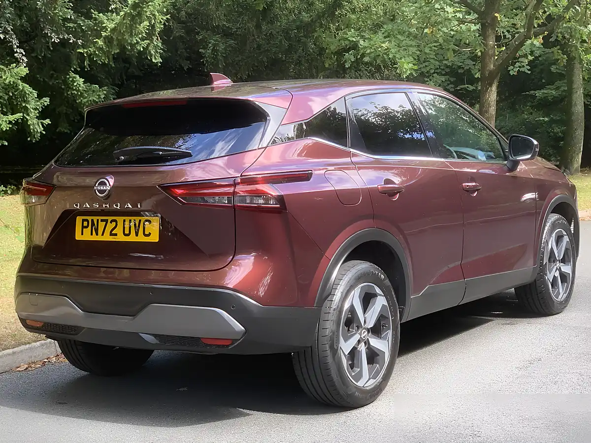 Used 2022 Nissan Qashqai N-Connecta Red - Interior and Exterior details 3