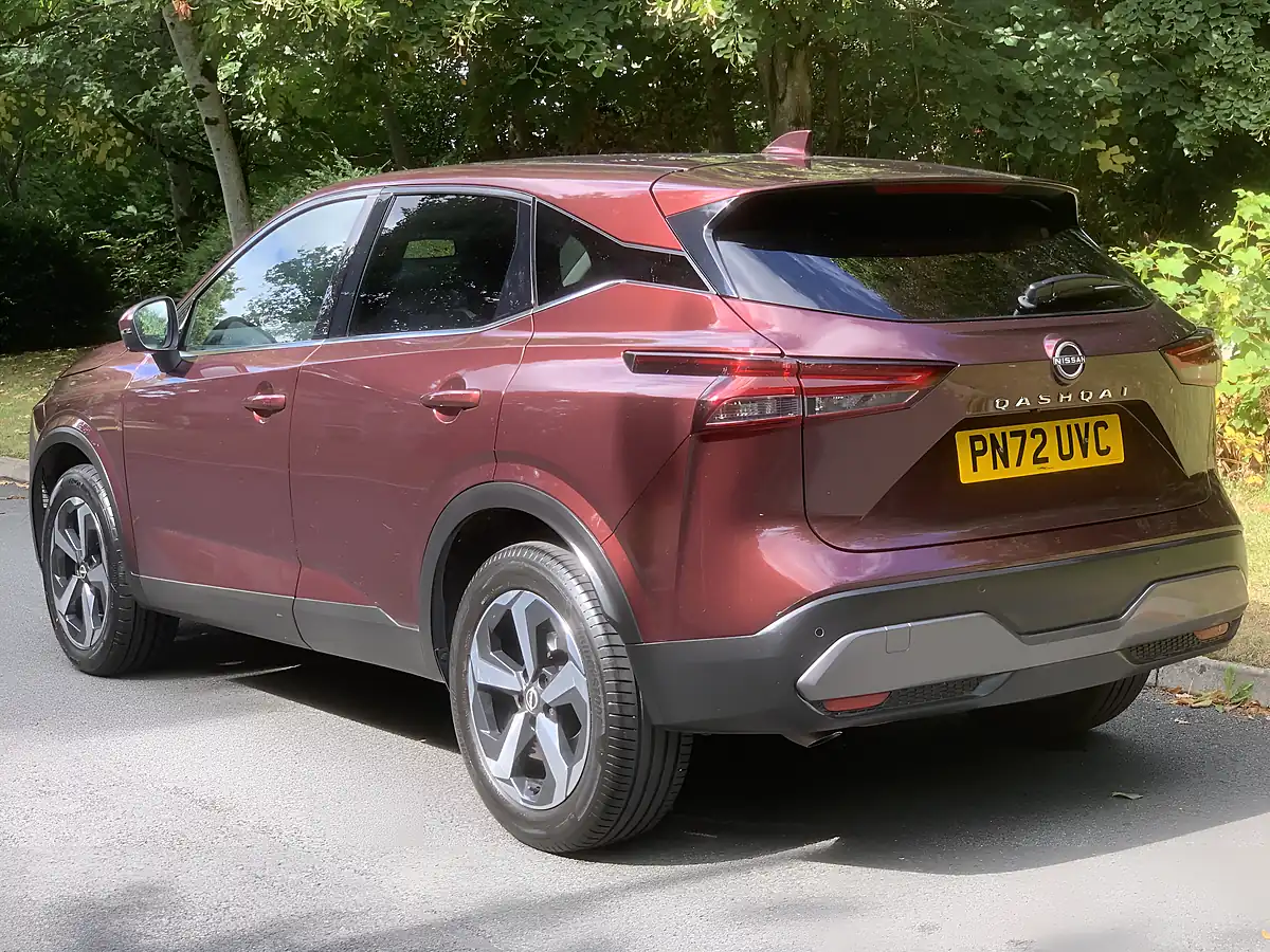 Used 2022 Nissan Qashqai N-Connecta Red - Interior and Exterior details 5