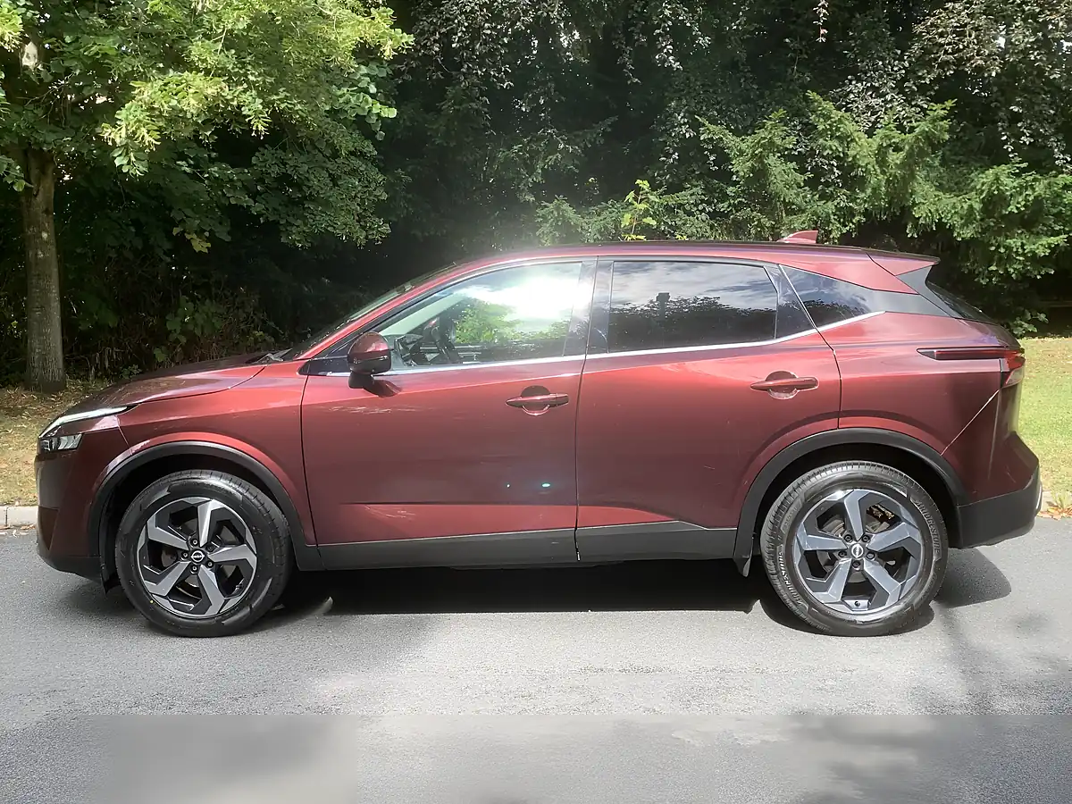 Used 2022 Nissan Qashqai N-Connecta Red - Interior and Exterior details 6