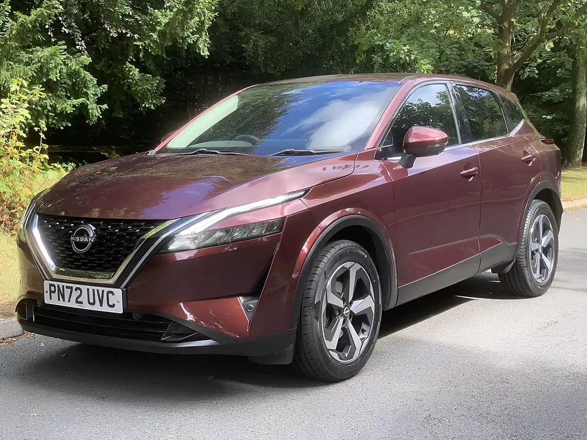 Used 2022 Nissan Qashqai N-Connecta Red - Interior and Exterior details 7