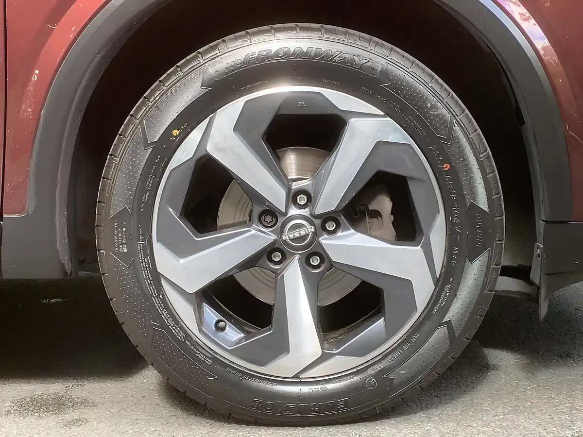 Used 2022 Nissan Qashqai N-Connecta Red - Interior and Exterior details 9