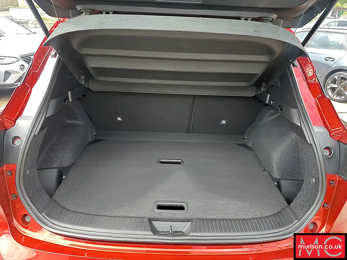 Used 2022 Nissan Qashqai N-Connecta Red - Interior and Exterior details 11